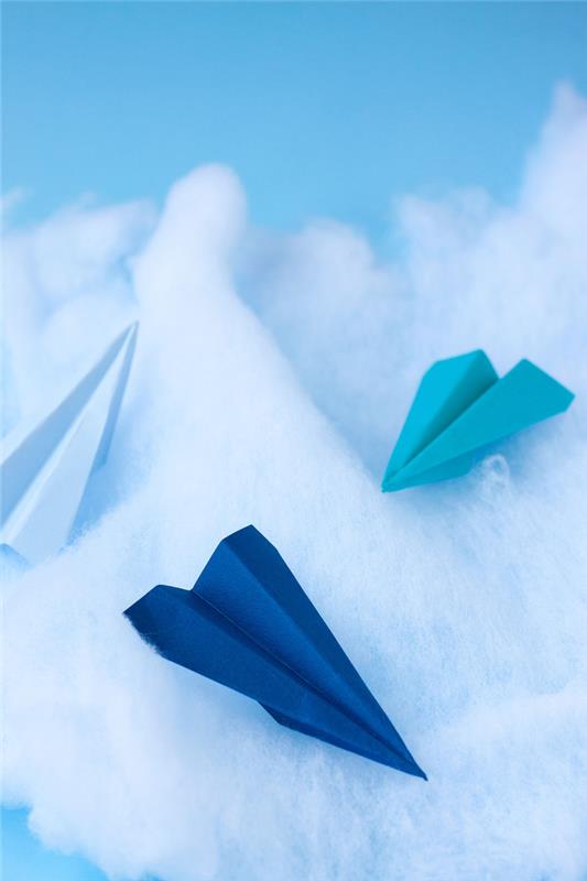 originali idėja spalvinguose popieriniuose lėktuvuose pasigaminti gražių origami pyragų