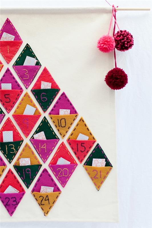 domači adventni koledar, božično drevo v žepih iz filca, lepi tekstilni diamanti