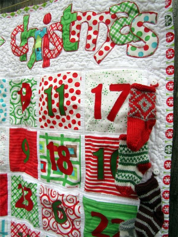 adventni koledarji, večbarvni koledar iz tkanin z nogavicami in žepi