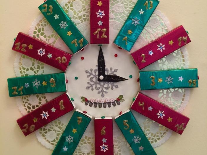 Adventni koledarji, ura v škatlah za vžigalice s 24 dnevi do božiča