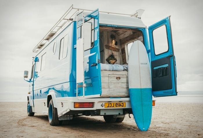 kampi van life bohemian travel predelani kombi notranje pohištvo les izolacijski premazni materiali lesna razsvetljava