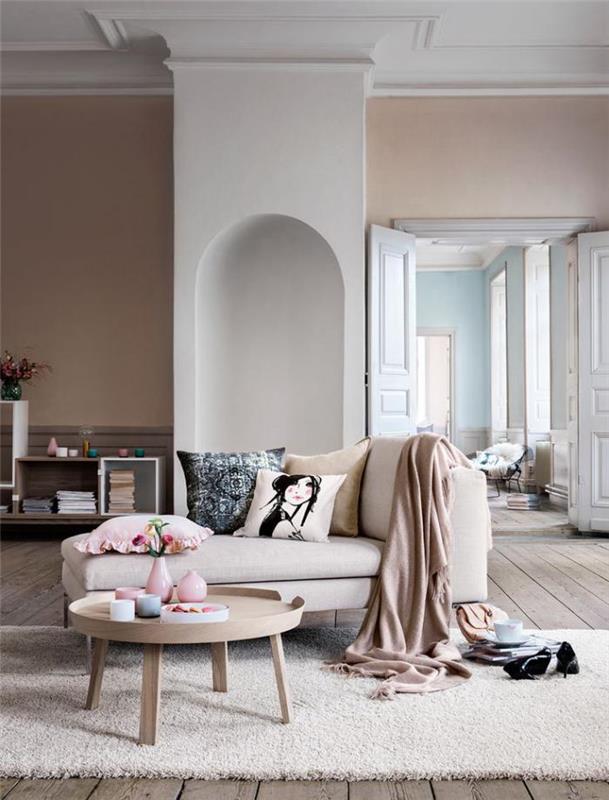 sofa-smėlio spalvos-dekoratyvinės pagalvėlės-nuostabus-kavos staliukas