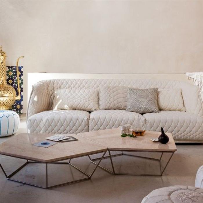 smėlio spalvos sofa-originalus ir marokietiškos svetainės dekoras