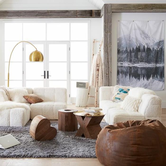 koza şeklinde oturma odası dekor fikri, gri halı, beyaz kanepe, suni kürk minderler, beyaz duvarlar