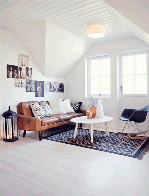 ruda-oda-sofa-palėpė-svetainė-juodas-kilimas-sienos-balta-šviesi