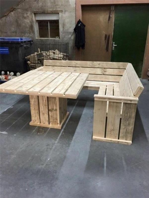 padėklų suoliukas, padėklų sofa, padėklų sodo baldai, padėklų sodo stalas, valgomasis lauke, šviesios medienos valgomojo baldai