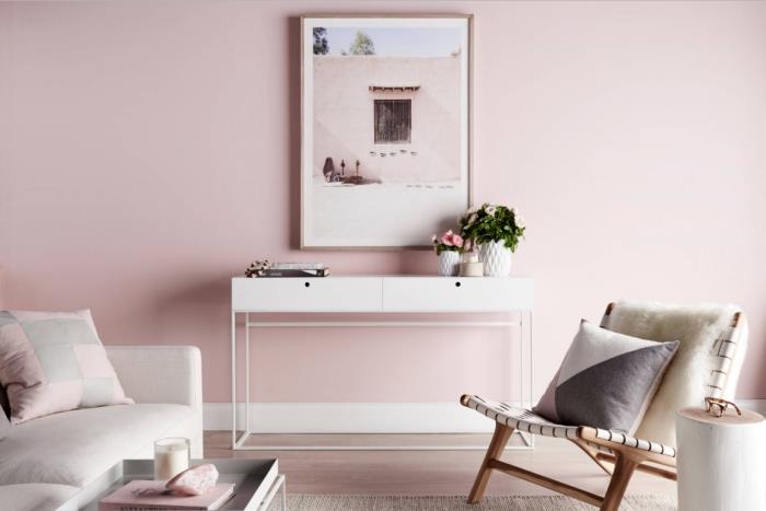 šviesiai rožiniai dažai dizaino interjerui gyvenamajame kambaryje, vidaus apdaila su pastelinėmis rožinėmis sienomis su baltais baldais