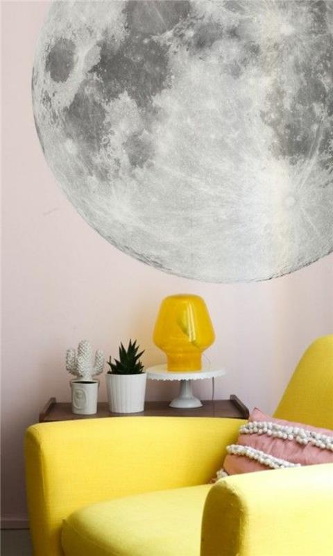 geltona-sofa-prašmatnus-svetainė-kėdė-parketo grindys-svetainė-baldai, atitinkantys interjero spalvas