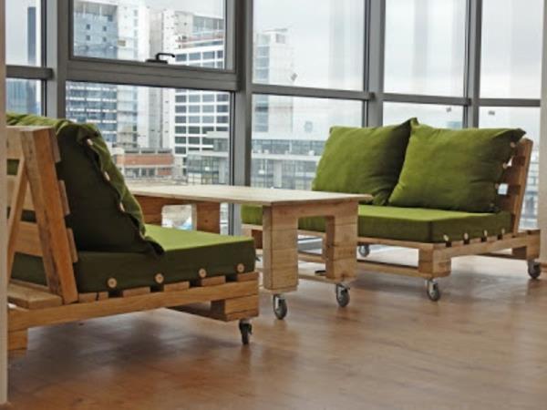 sofa-paletėje-minkšta spalva-žalia-langas