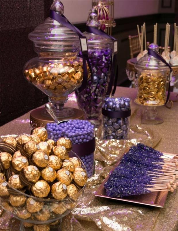vijolična in zlata poročna sladkarija, lizike, bonboni fererro rocher, sladkorni mandlji, sladki bonboni, elegantna poroka