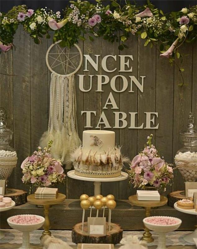 osrednja torta, sladkorni mandlji, cvetlični šopki, lizika za torte, cvetlični venček, lovilec sanj, lesena deko, kmečka poroka