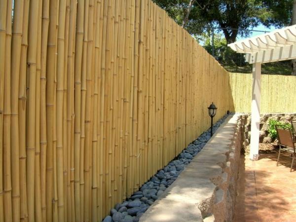 bambuko kanizės ir gražaus akmens apdaila
