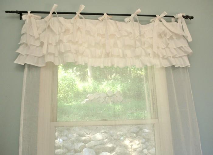 valance-beyaz-volantee
