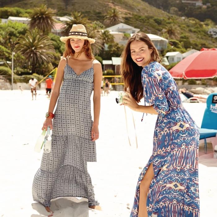 ilgos skystos petnešos suknelės su žema iškirpte pavyzdys pilkos spalvos, vasaros aprangos idėja moterims su mėlynais atspalviais