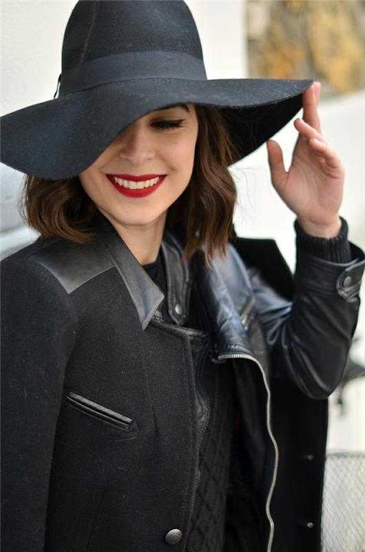 capeline-šiaudų skrybėlė-juoda-capeline-elegantiška-dienos apranga-odinė striukė-raudonos lūpos