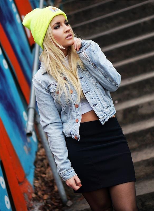 carhartt-femme-neon-rumena-klobuk-hipster-dekle-style-jakna-kavbojke-fotografija