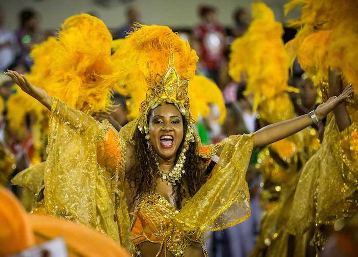 Rio karnaval profesyonel dansçı kostümü, taç ve tüyler, sarı mayo, karnaval kostümü, yetişkin kadın kostümü
