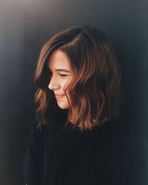 valoviti bob in balayage lasje, pričeska najstnice, eleganten model frizure