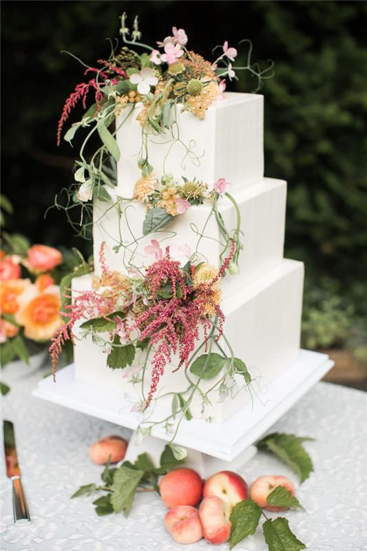 Balto fondanto kvadratinio torto idėja bohemiškoms prašmatnioms vestuvėms, kaimiško prašmatnaus gėlių viršutinio pyrago idėja
