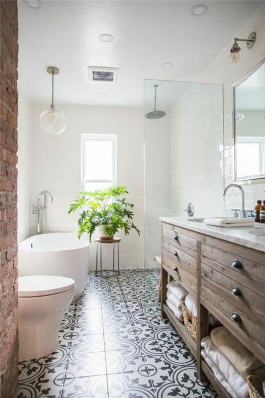 çimento karo zemin banyo, ahşap dolap, çekmeceler ve havlu depolama, tabure, yeşil bitki, beyaz boyalı duvarlar, tuğla duvar