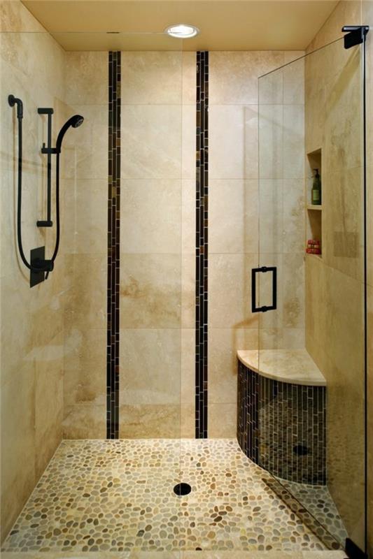 smėlio spalvos plytelės-smėlio spalvos vonios kambarys-neutralios atmosferos-mozaikinės grindys