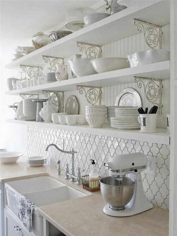 beyaz kiremitli-mutfak-bazı-raflar-lavabo-tabaklar