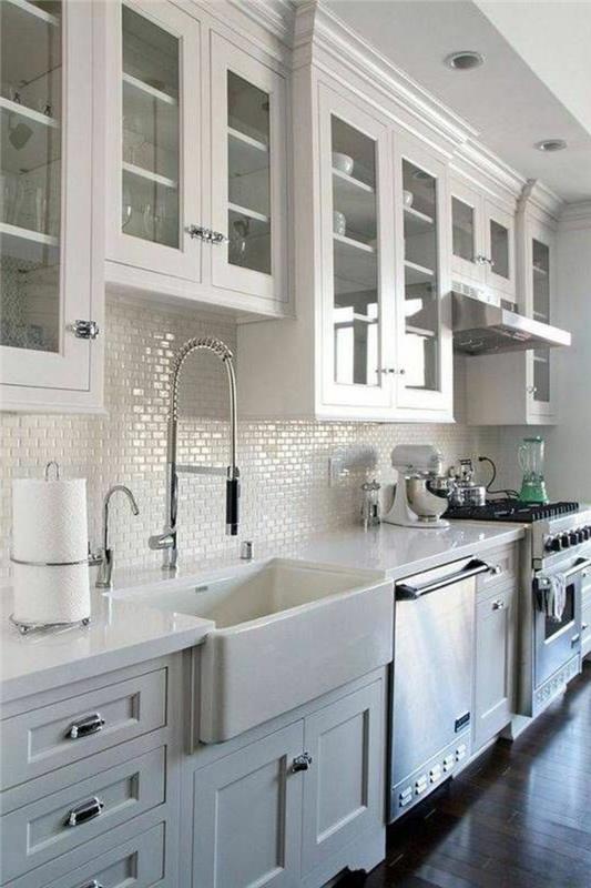 beyaz kiremitli-mutfak-modern-lavabo-büyük-dolap