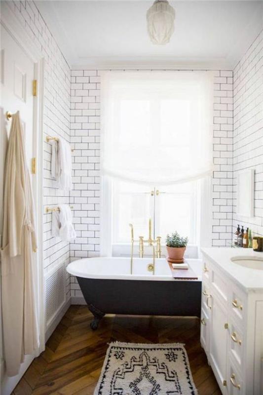beyaz kiremitli-banyo-küvet-lavabo