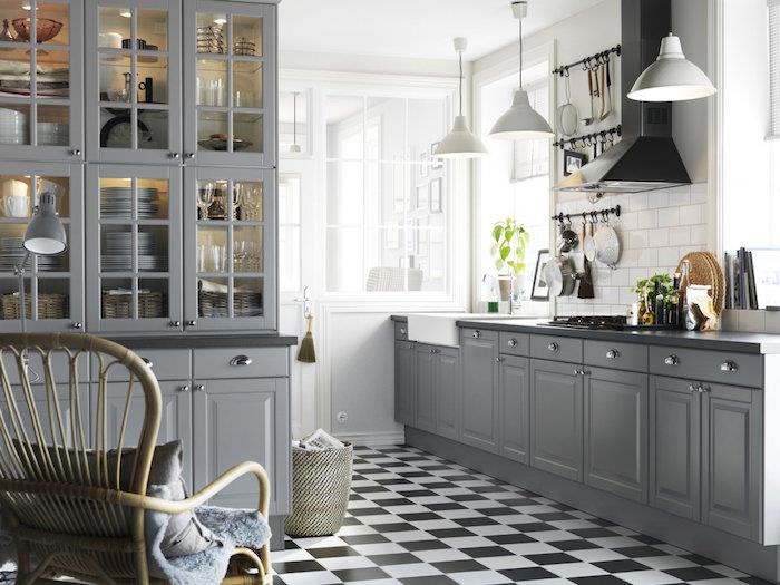 siyah beyaz mutfaklar için gri fayans, beyaz ve gri mutfaklar için dekor, beyaz fayans mutfak duvarları