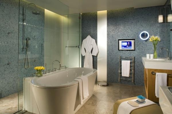 mėlyna-mozaika-plytelės-šiuolaikinis-vonios kambarys