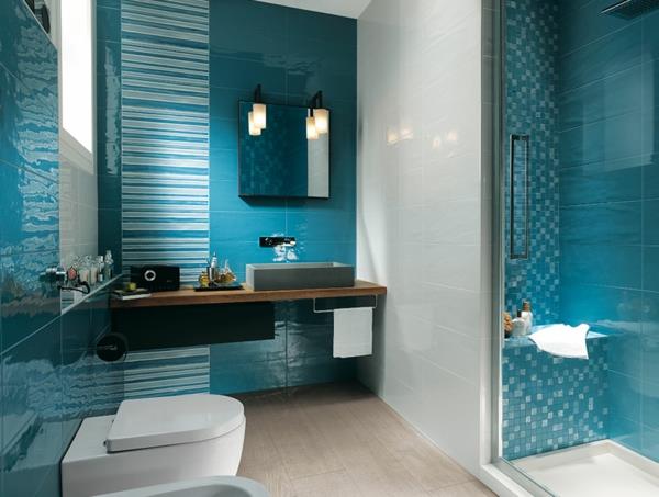 mėlynos vonios kambario mozaikinės plytelės