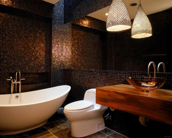 elegantiškas ir gražus vonios kambario mozaikos plytelių klojimas