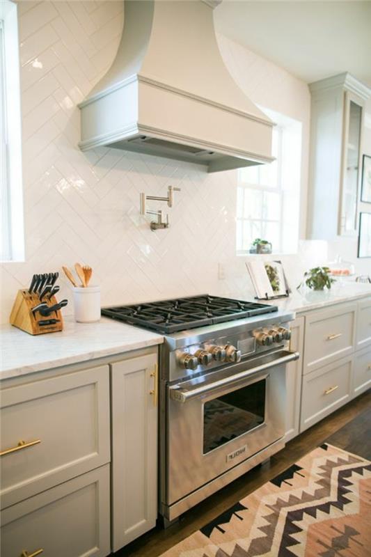 baltos metro plytelės-skandinaviško stiliaus virtuvės plytelės