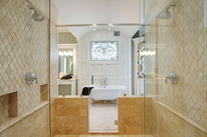büyük lüks banyo, kalça banyosu, beyaz duvar, beyaz tavan