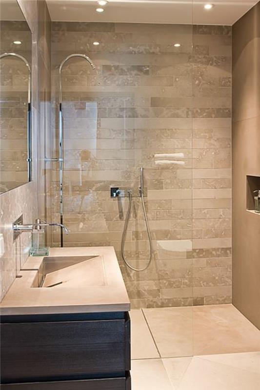 plytelėmis išklotas vonios kambarys-smėlio spalvos grindys ir sienos-modernūs vonios kambariai