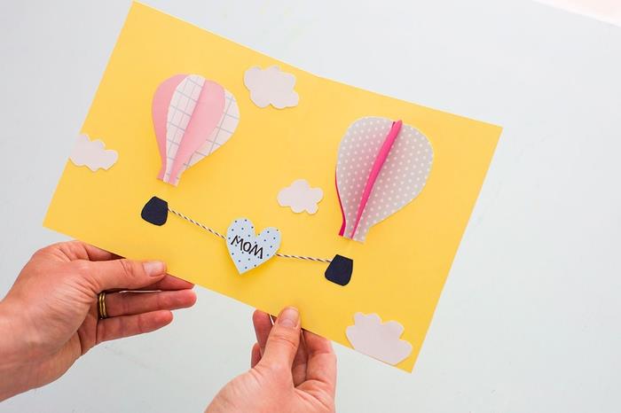 specialus pop-up pop-up sveikinimo atvirukas, papuoštas popieriniais karšto oro balionais