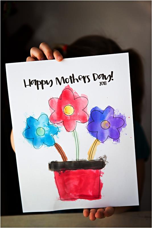 Nemokami spausdinami gėlių vazonų dažymo puslapiai, nesudėtinga vaikų darželio mamų diena