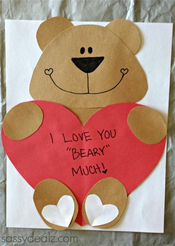 voščilnica za materinski dan, medvedek z velikim rožnatim srcem, izvirna ideja za darilo