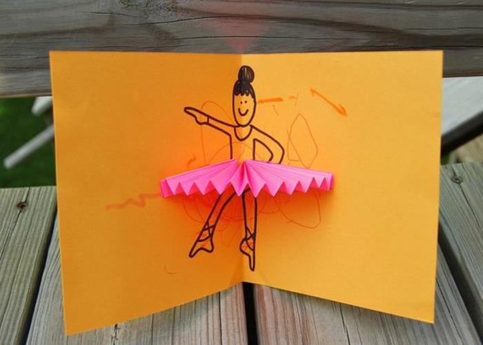 Motinos dienos atvirukas, 3d balerina su rožine gerbėjų tutu oranžinėje kortelėje