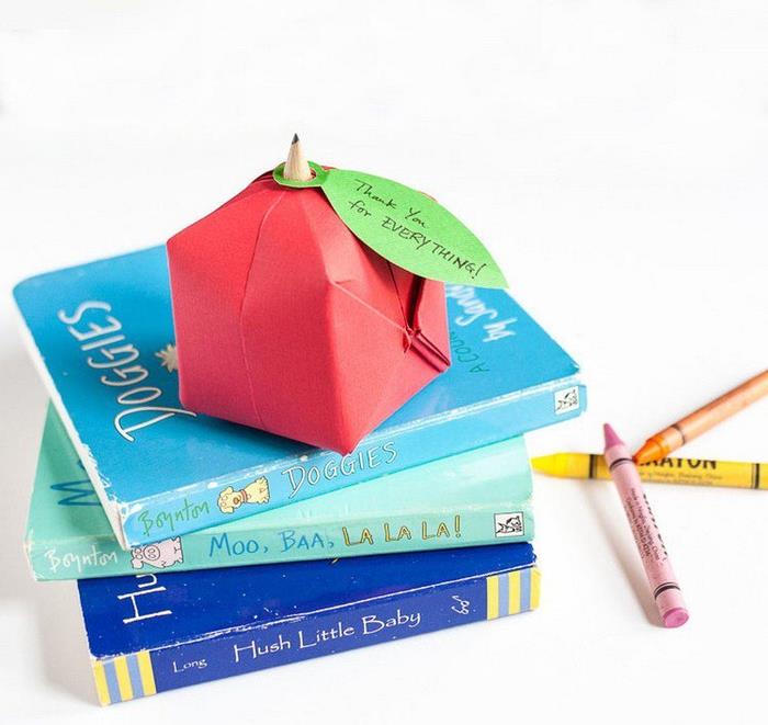 Kendin Yap origami çocuğu için orijinal fikir, origami elma şeklinde orijinal bir teşekkür kartı nasıl yapılır