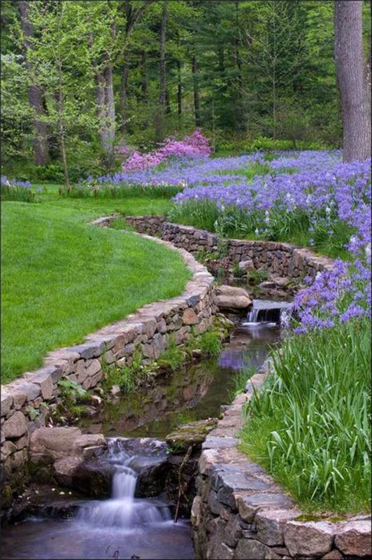 purpurinis-sodas-krioklys-ir-laiptai