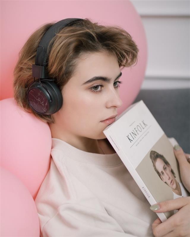 računalniški dodatek bluetooth, ideja za darilo za dekleta, model brezžičnih slušalk, visokotehnološka zunanja oprema