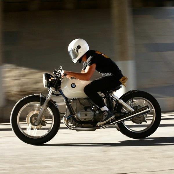 motociklo šalmas-našumas-apsauga nuo greičio-bmw