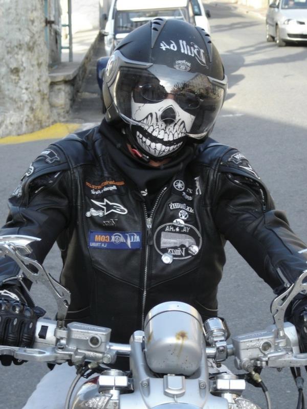 Modulinis-motociklo-šalmas-originalus-siaubo-šalmas