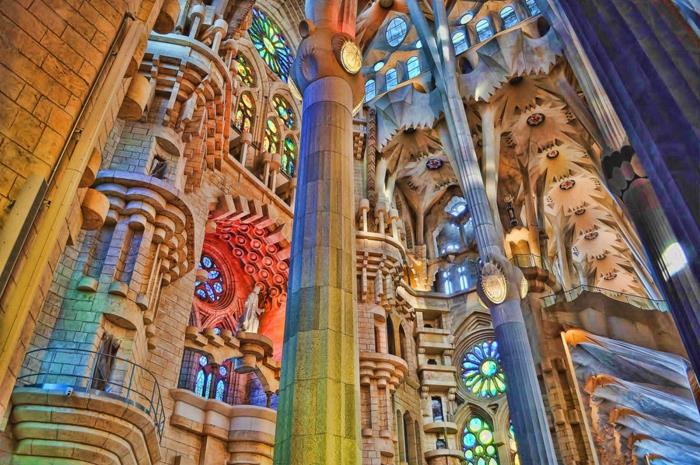 katedral-barcelona-Sagrada-Familia-şaheser-Gaudi-yeniden boyutlandırılmış