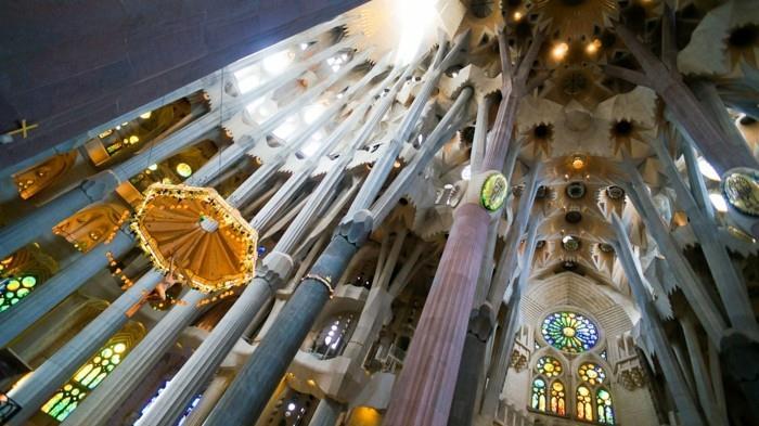 katedral-barcelona-Sagrada-Familia-çeşitli-perspektifler-yeniden boyutlandırılmış
