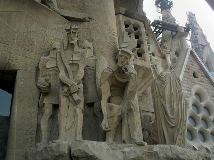 katedral-barcelona-Sagrada-Familia-figürleri-Tutku-yeniden boyutlandırılmış