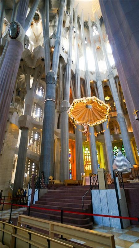 katedral-barcelona-Sagrada-Familia-görkemli-yeniden boyutlandırılmış