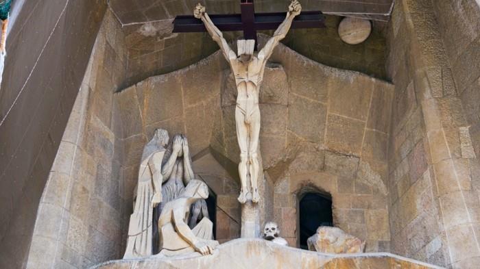 katedral-barcelona-Sagrada-Familia-sahne-Mesih-çarmıha gerilmiş-yeniden boyutlandırılmış