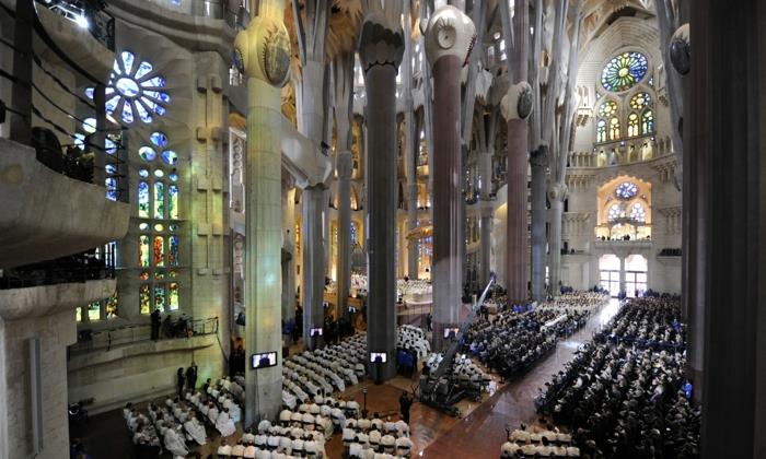 Katedral-barcelona-bir-kutlama-papa-ile-Benedict XVI